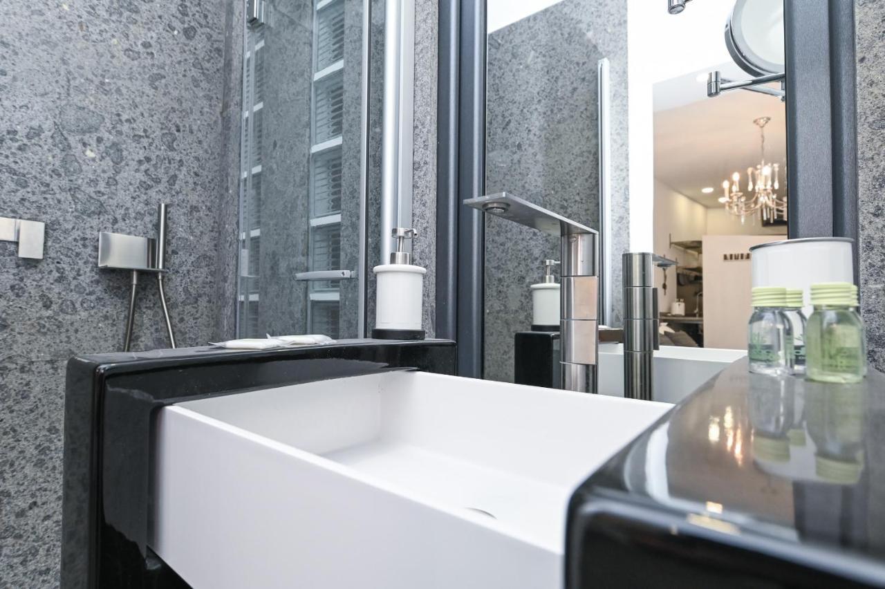 The Essential Trastevere Design Studio Rome Exterior photo