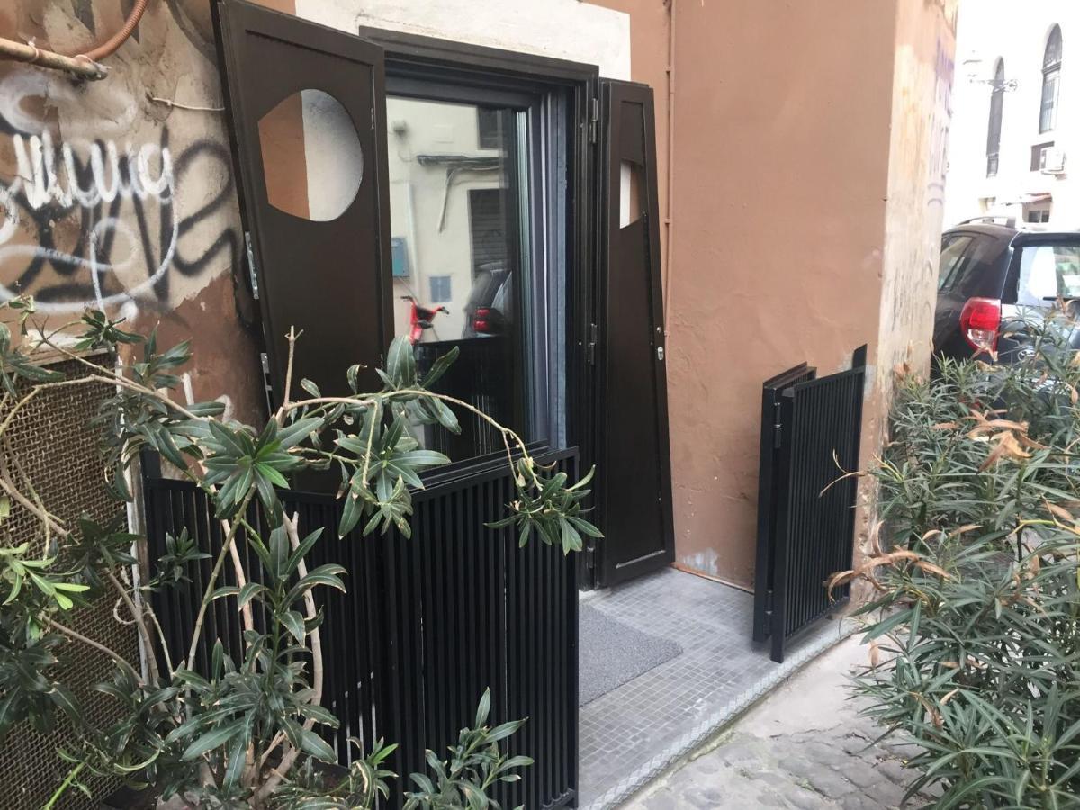 The Essential Trastevere Design Studio Rome Exterior photo